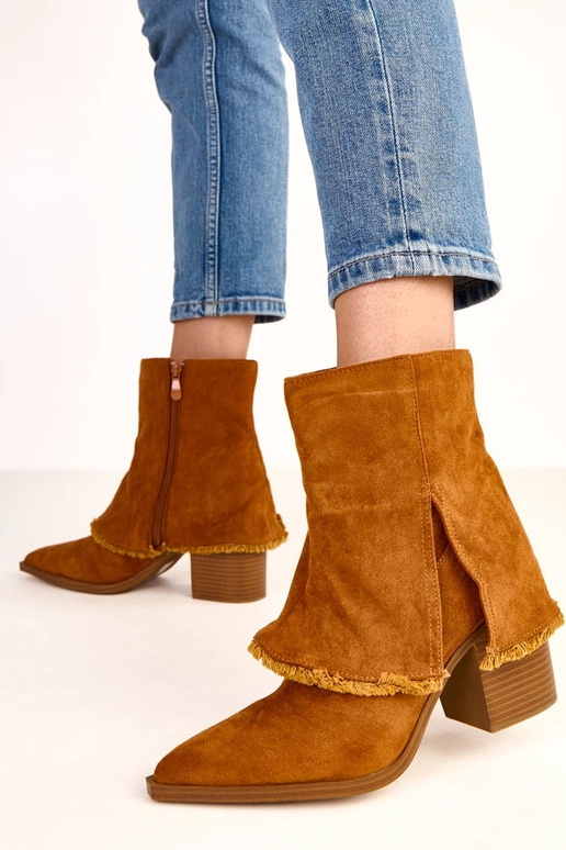 Stivaletti marroni con tacco e... Stivaletti marroni con tacco e...