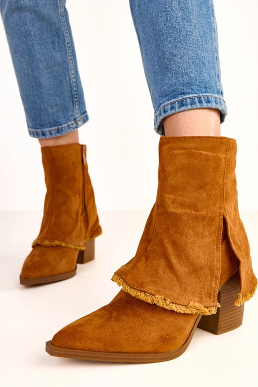 Stivaletti marroni con tacco e... Stivaletti marroni con tacco e...