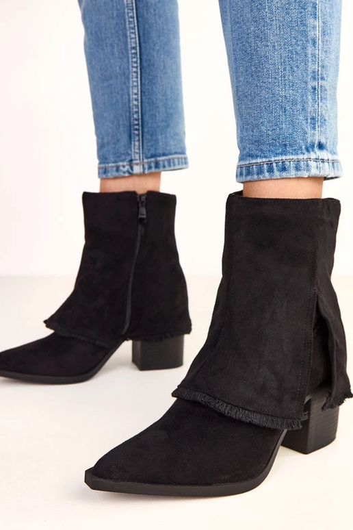 Stivaletti neri con tacco e gambale... Stivaletti neri con tacco e gambale...