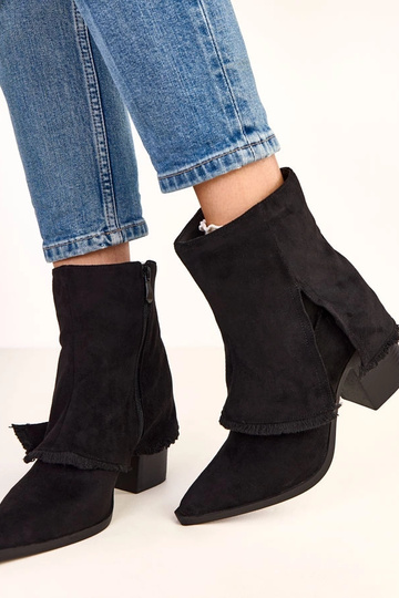 Stivaletti neri con tacco e... 2