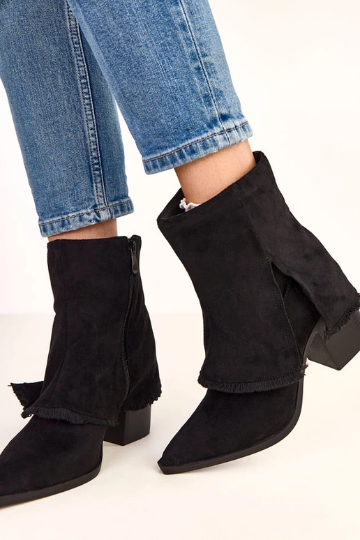 Stivaletti neri con tacco e gambale... Stivaletti neri con tacco e gambale...