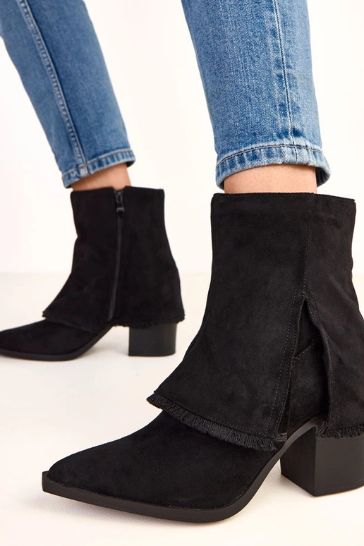 Stivaletti neri con tacco e gambale... Stivaletti neri con tacco e gambale...