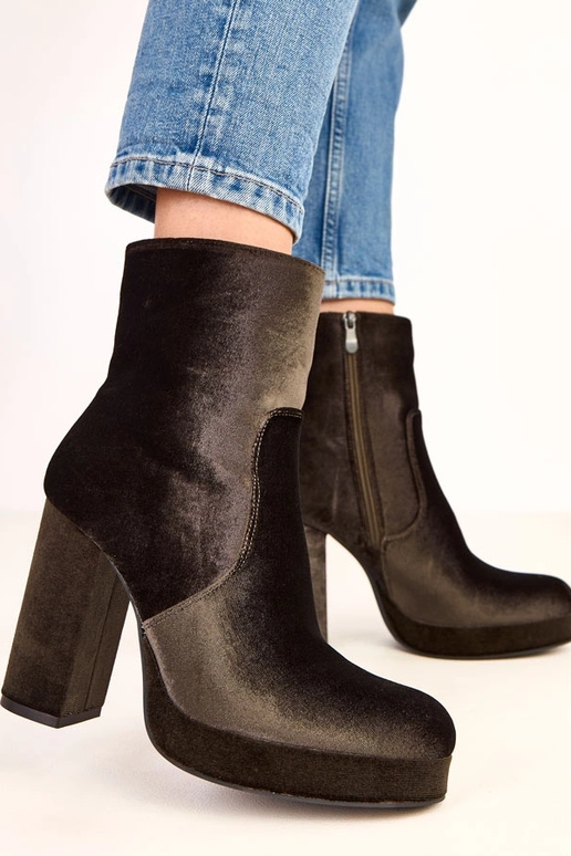 Stivaletti verdi lucidi con tacco Asanda Stivaletti verdi lucidi con tacco Asanda