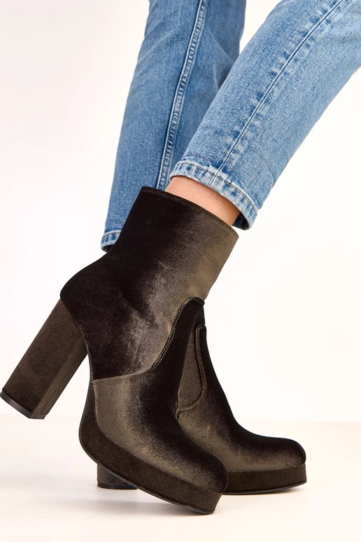 Stivaletti verdi lucidi con tacco Asanda Stivaletti verdi lucidi con tacco Asanda