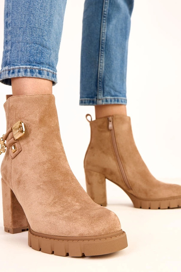 Stivaletti marroni con...