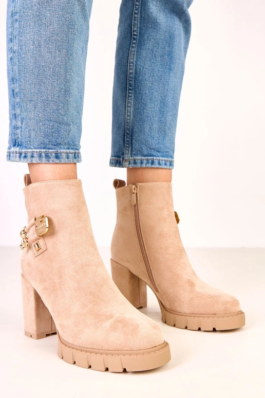 Stivaletti color sabbia con... Stivaletti color sabbia con...