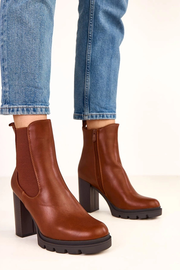 Stivaletti marroni con...