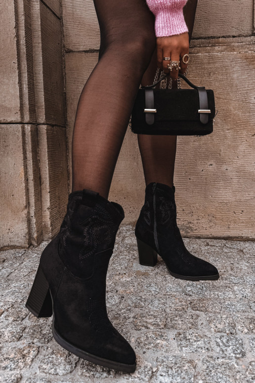 stivali stile coAboy Femminile con i tacchi in ecopelle scamosciataoAe colore nero Carissa stivali stile coAboy Femminile con i tacchi in ecopelle scamosciataoAe colore nero Carissa