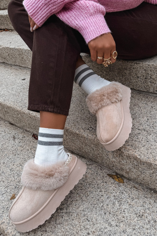 Stivali da neve Femminile con una piattaforma con una pelliccia I Haftem beige Querina Stivali da neve Femminile con una piattaforma con una pelliccia I Haftem beige Querina