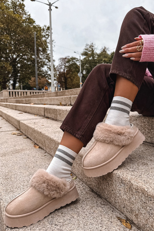 Stivali da neve Femminile con una piattaforma con una pelliccia I Haftem beige Querina Stivali da neve Femminile con una piattaforma con una pelliccia I Haftem beige Querina