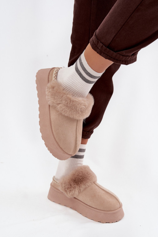 Stivali da neve Femminile con una piattaforma con una pelliccia I Haftem beige Querina Stivali da neve Femminile con una piattaforma con una pelliccia I Haftem beige Querina