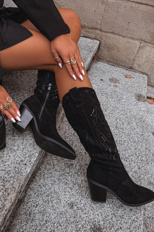 stivali stile coAboy Femminile con i tacchiin ecopelle scamosciatau colore nero Coretta stivali stile coAboy Femminile con i tacchiin ecopelle scamosciatau colore nero Coretta