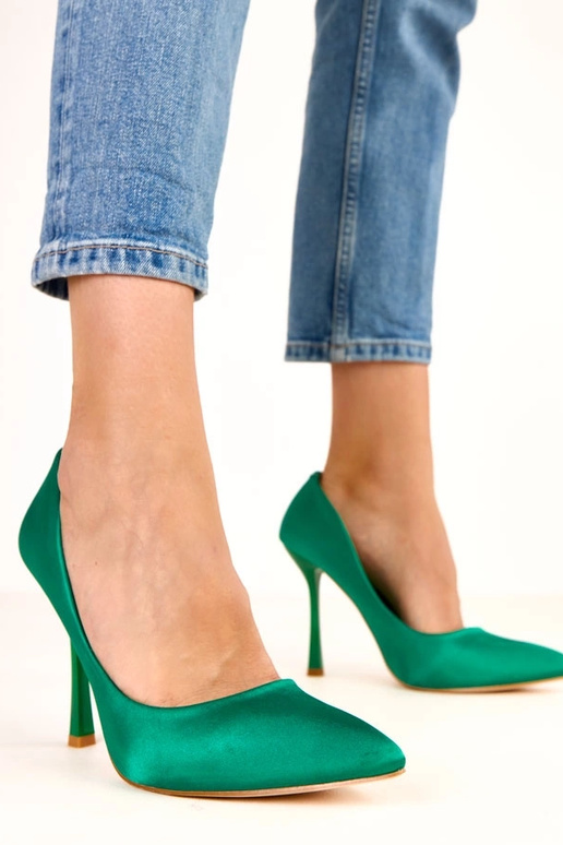 Décolleté verdi con rifiniture in... Décolleté verdi con rifiniture in...