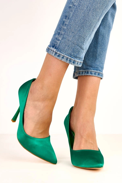 Décolleté verdi con rifiniture in... Décolleté verdi con rifiniture in...