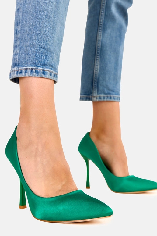 Décolleté verdi con rifiniture in... Décolleté verdi con rifiniture in...