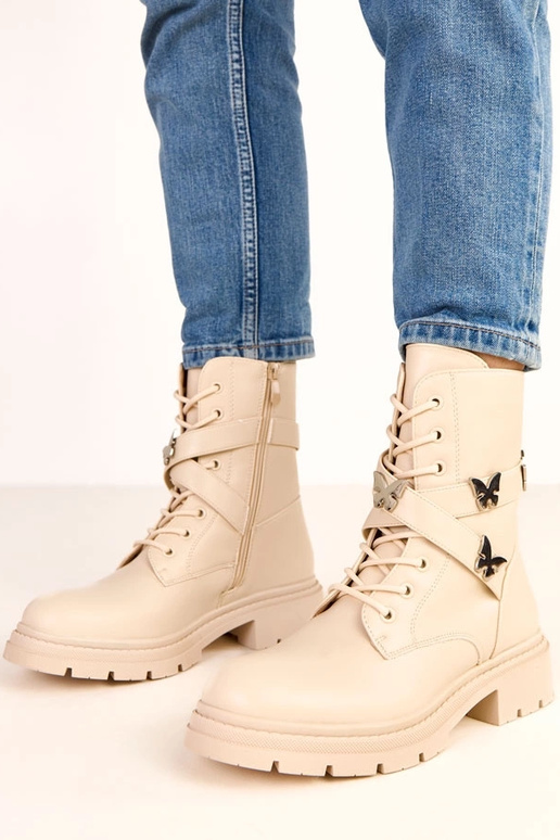 Stivaletti sabbia decorati con... Stivaletti sabbia decorati con...