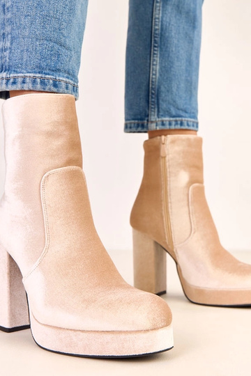 Stivaletti sabbia con tacco...