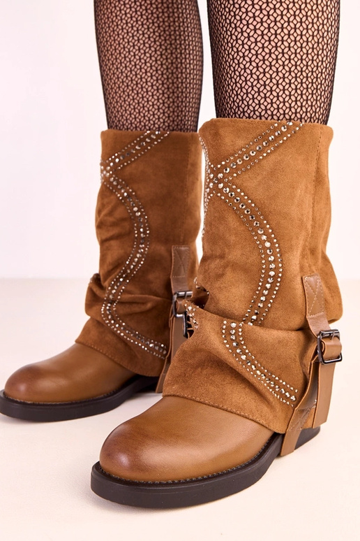 Stivali marroni con gambale... Stivali marroni con gambale...