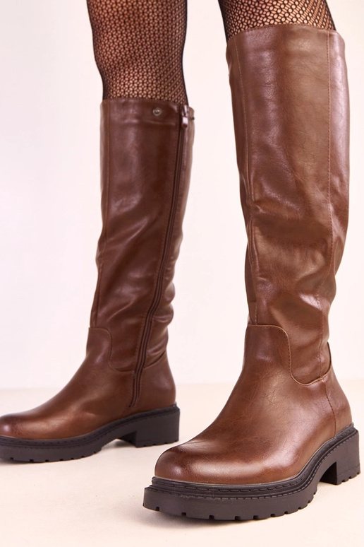 Stivali alti marroni con gambale... Stivali alti marroni con gambale...