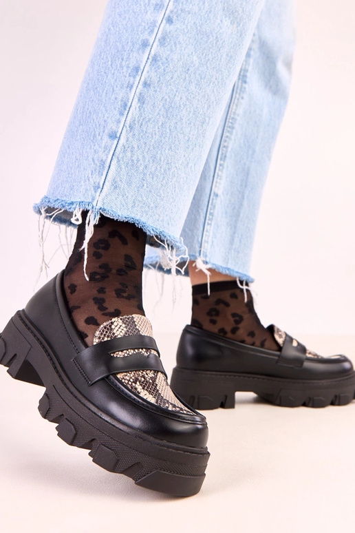 Mocassini neri Loles con motivo in... Mocassini neri Loles con motivo in...