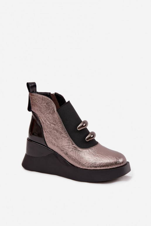 Stivali da donna Su un cuneo D&A MR52-106 Design metallico Stivali da donna Su un cuneo D&A MR52-106 Design metallico