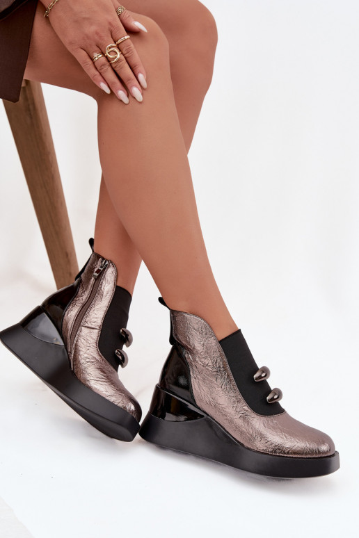 Stivali da donna Su un cuneo D&A MR52-106 Design metallico Stivali da donna Su un cuneo D&A MR52-106 Design metallico