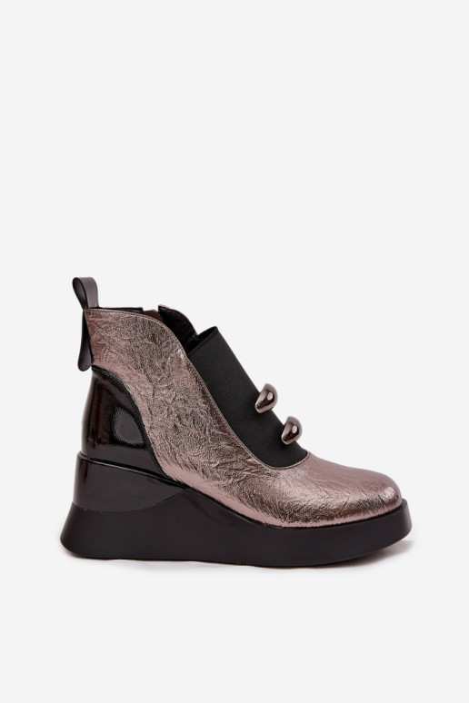 Stivali da donna Su un cuneo D&A MR52-106 Design metallico Stivali da donna Su un cuneo D&A MR52-106 Design metallico