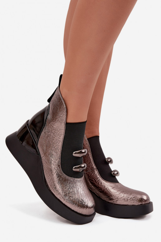 Stivali da donna Su un cuneo D&A MR52-106 Design metallico Stivali da donna Su un cuneo D&A MR52-106 Design metallico