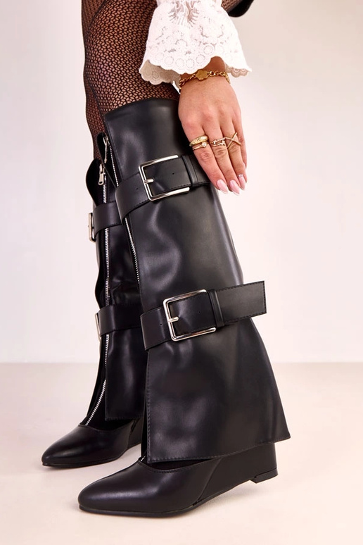 Stivali alti neri con platform e...