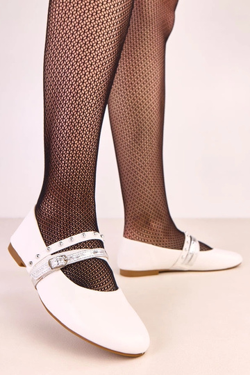 Ballerine bianche con cinturini decorativi Vika 2