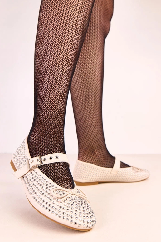 Ballerine color sabbia decorate con...