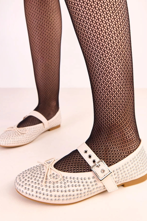 Ballerine color sabbia decorate con...