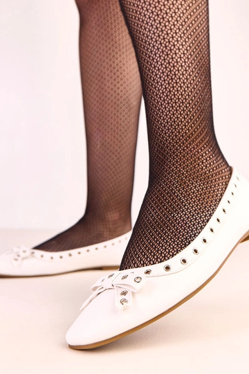 Ballerine bianche con fori decorativi e fiocchetto Baisa 2