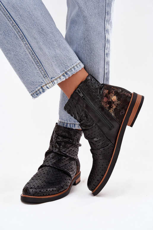 Pelle Stivali con elementi traforati Deveciejka 05922-01 colore nero Pelle Stivali con elementi traforati Deveciejka 05922-01 colore nero