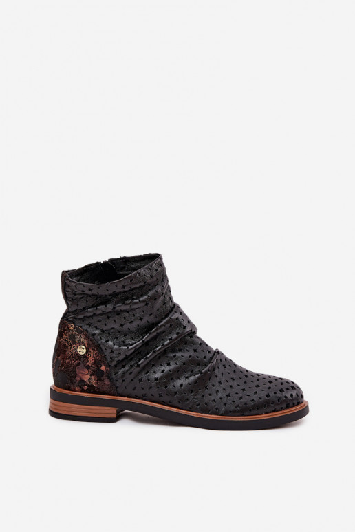 Pelle Stivali con elementi traforati Deveciejka 05922-01 colore nero Pelle Stivali con elementi traforati Deveciejka 05922-01 colore nero