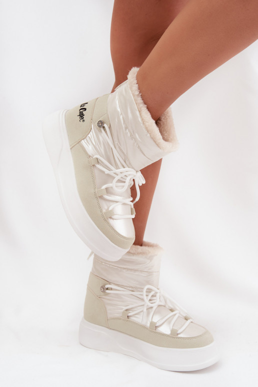 Stivali da neve Femminile con una piattaforma Lee Cooper LCJ-25-03-3815 Colore bianco Stivali da neve Femminile con una piattaforma Lee Cooper LCJ-25-03-3815 Colore bianco