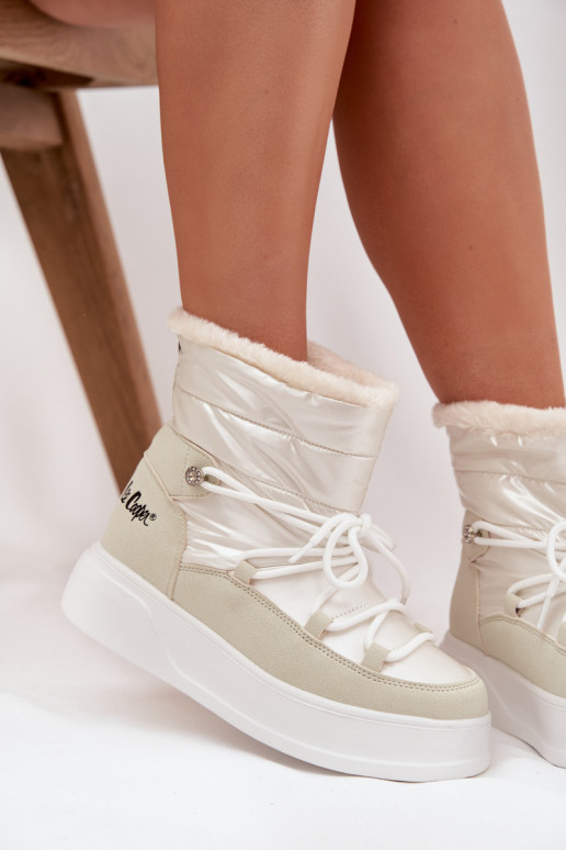 Stivali da neve Femminile con una piattaforma Lee Cooper LCJ-25-03-3815 Colore bianco Stivali da neve Femminile con una piattaforma Lee Cooper LCJ-25-03-3815 Colore bianco