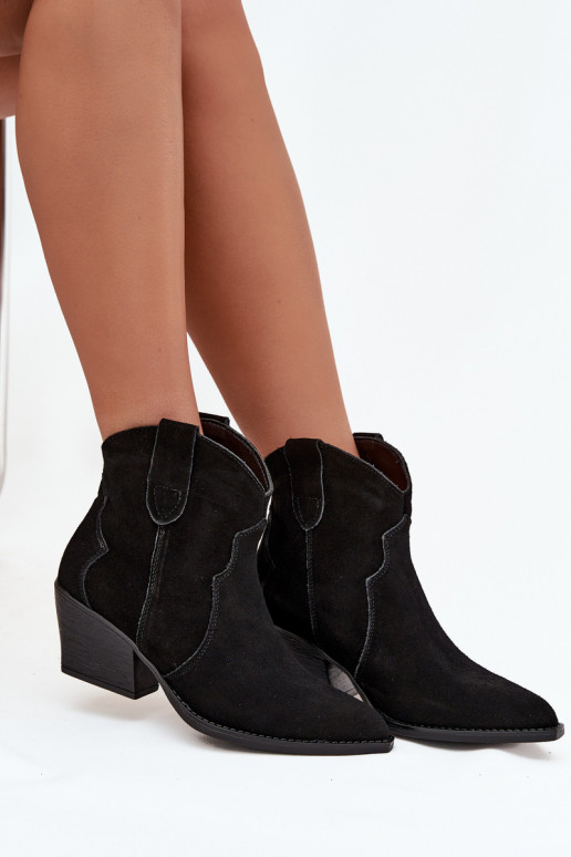 Un modello convincente stivali stile coAboy FemminileAbilitatoturalnego dalla pelle scamosciatau colore nero Beretta