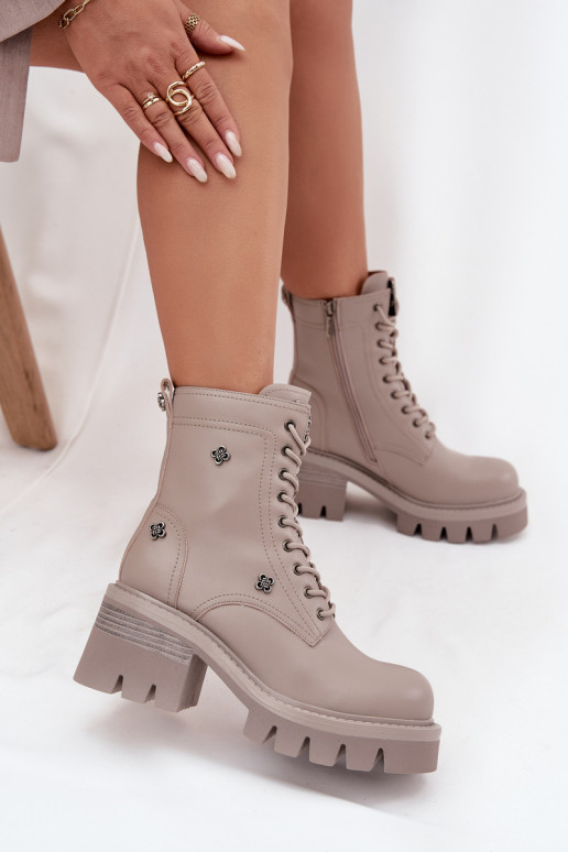 Pelle Stivaletti da lavoro Femminile KlockePrzypinkami Artiker 57C0181 beige Pelle Stivaletti da lavoro Femminile KlockePrzypinkami Artiker 57C0181 beige