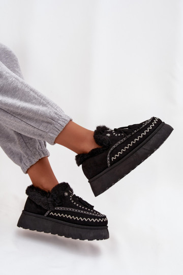 Stivali da neve Femminile con una piattaforma con una pelliccia E frangia colore nero Ferayne