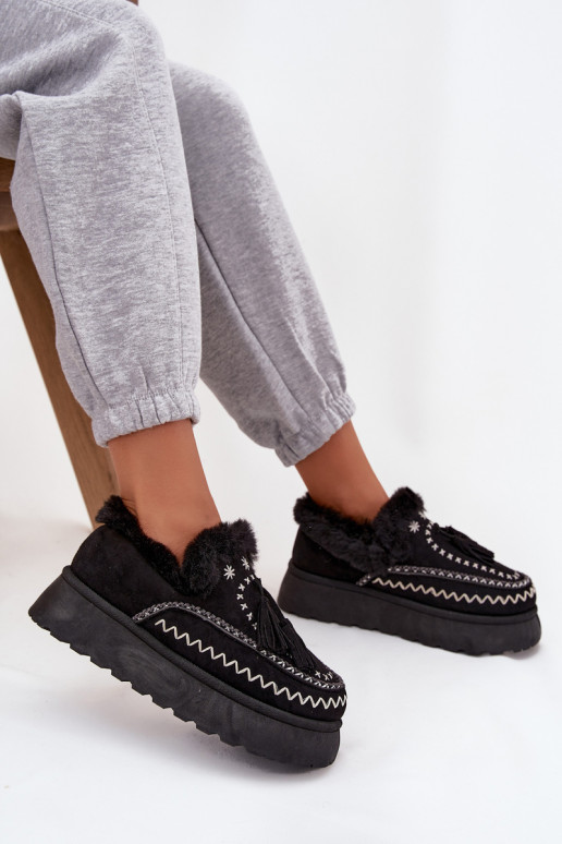 Stivali da neve Femminile con una piattaforma con una pelliccia E frangia colore nero Ferayne