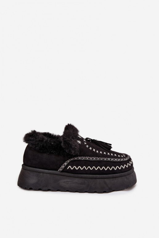 Stivali da neve Femminile con una piattaforma con una pelliccia E frangia colore nero Ferayne