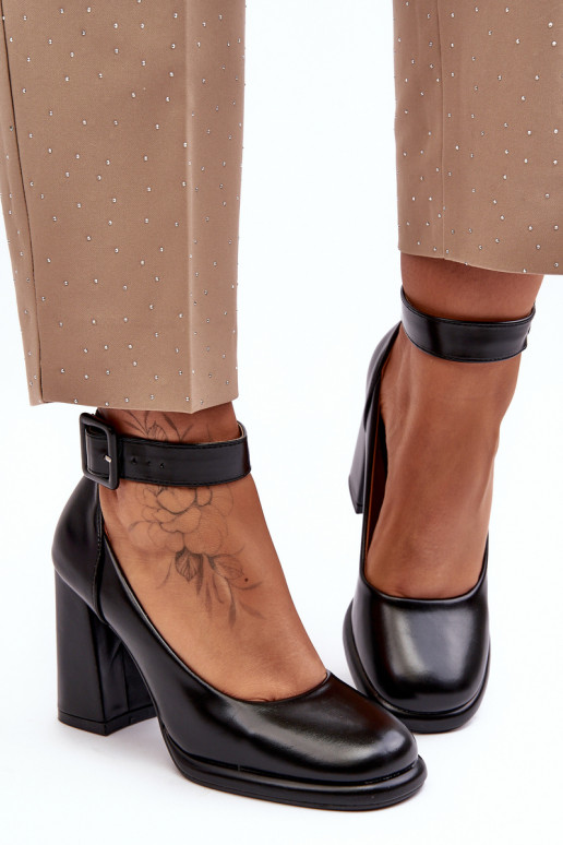 Scarpe con i tacchi con fibbie colore nero Idovana