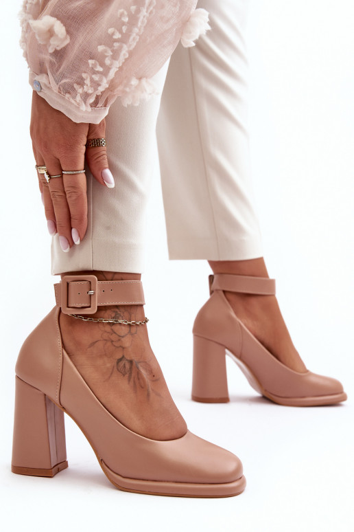 Scarpe con i tacchi con fibbie beige Idovana