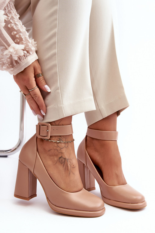 Scarpe con i tacchi con fibbie beige Idovana