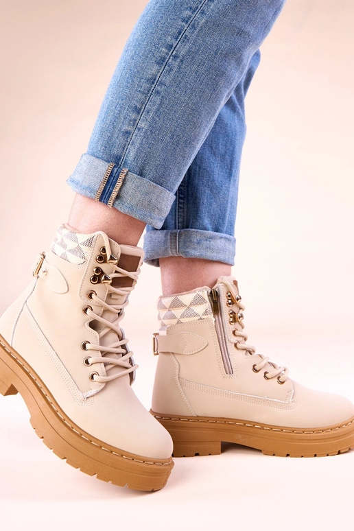 Stivali caldi beige in similpelle...