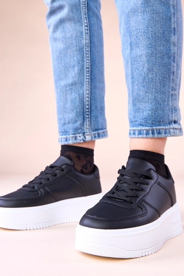Scarpe sportive nere con piattaforma Avita