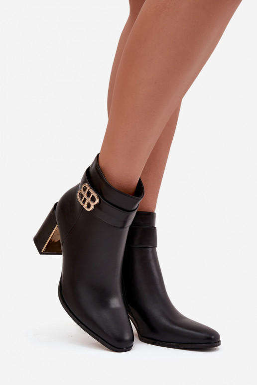 Stivali da donna con cinghie I colore doratom Detalem colore nero Galinne