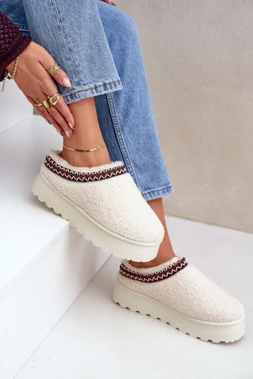 Stivali da neve Pantofole con una piattaforma con una pelliccia Typu Baranek colore avorio Ovirissa