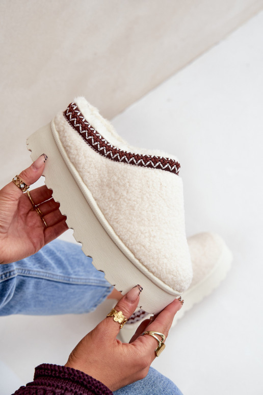 Stivali da neve Pantofole con una piattaforma con una pelliccia Typu Baranek colore avorio Ovirissa